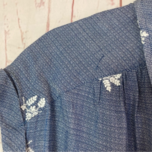Lucky Brand S Small Blue Embroidered Button Blouse Short Sleeve Collared Viscose - Picture 3 of 9